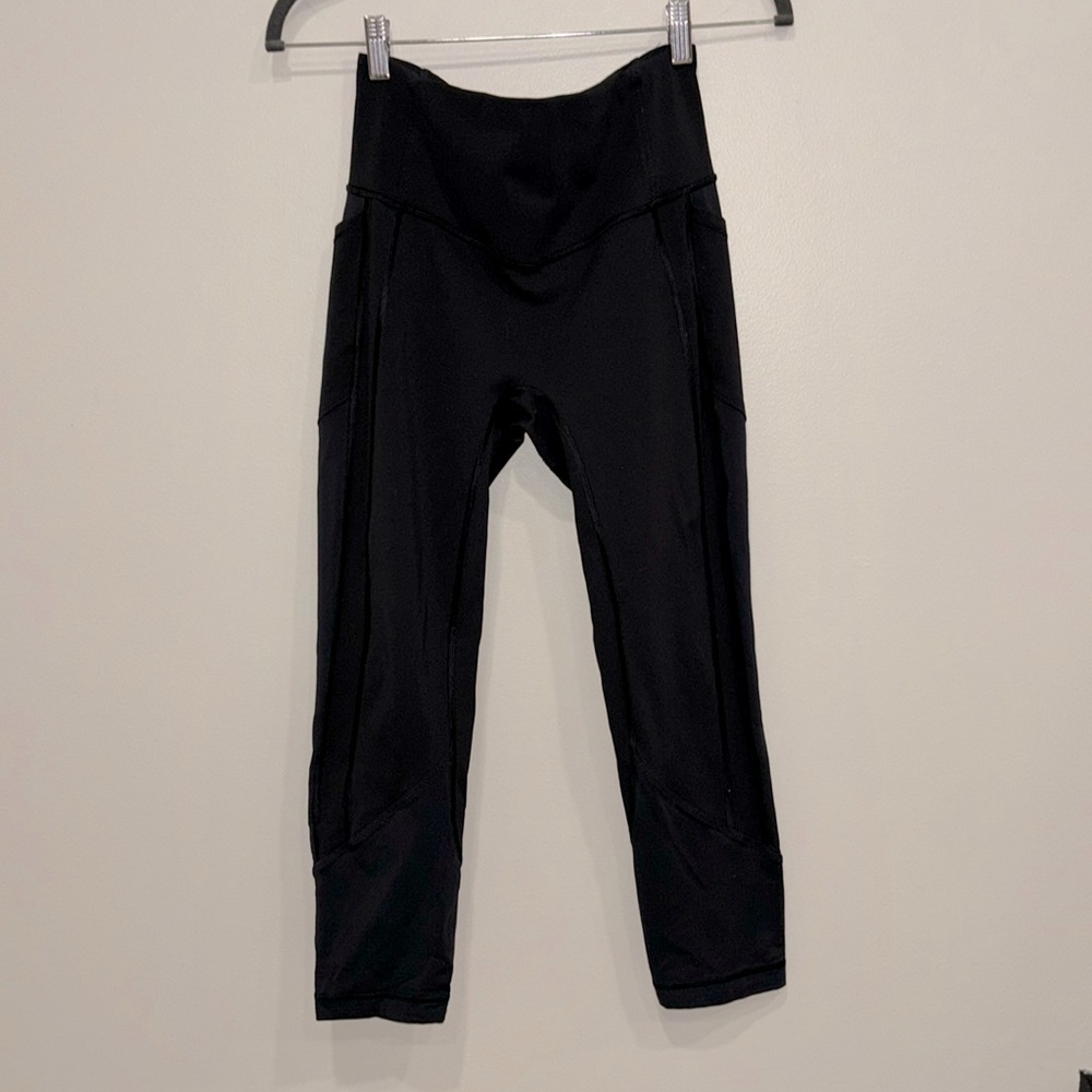 Lululemon Black crop leggings size 8.